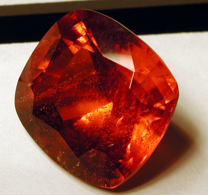 Clinohumite Specimen picture