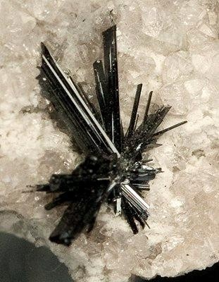 Pseudobrookite Specimen picture