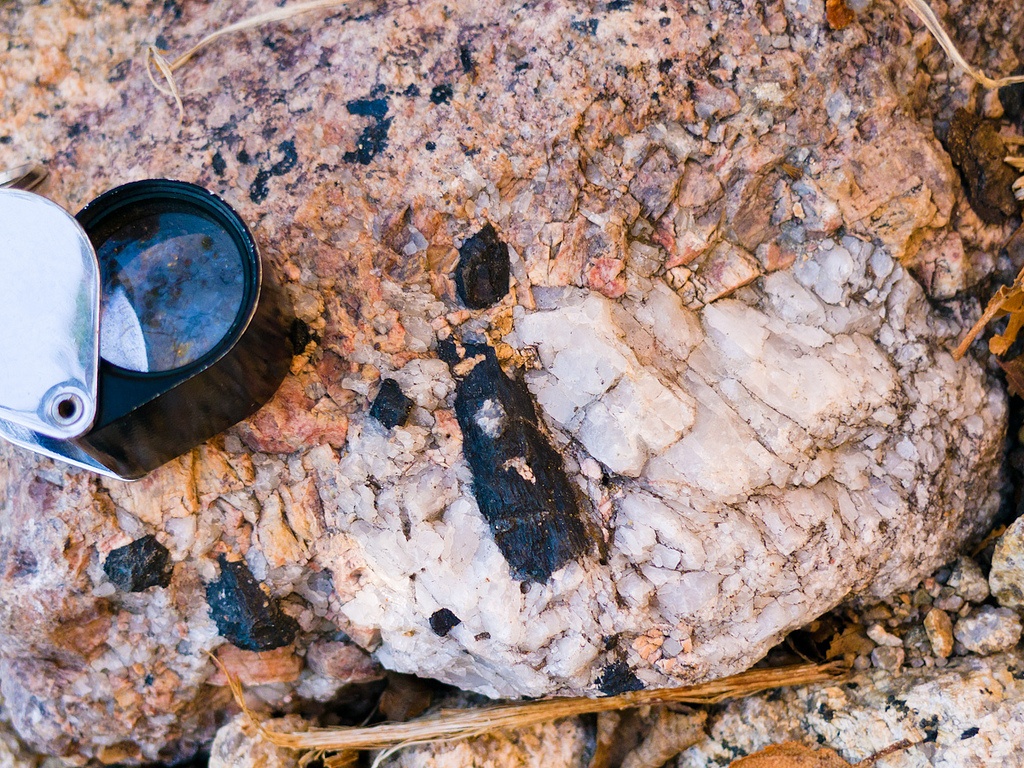 Riebeckite Specimen picture