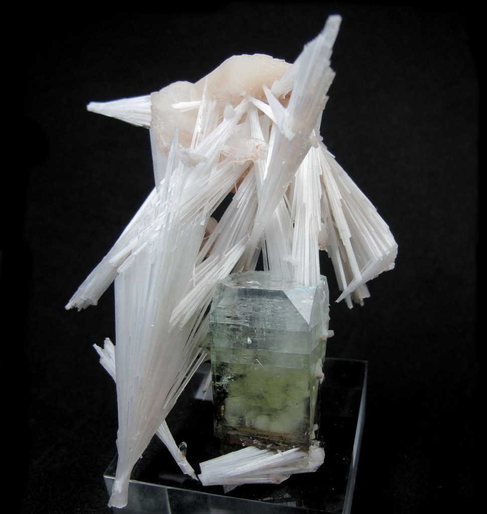 Scolecite Specimen picture