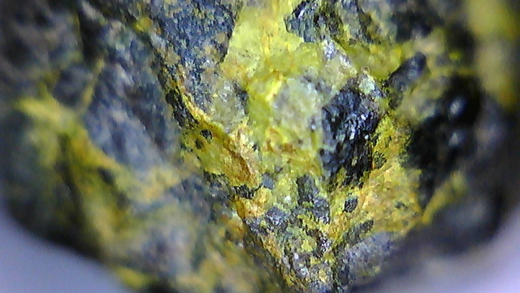 Thorogummite Specimen picture